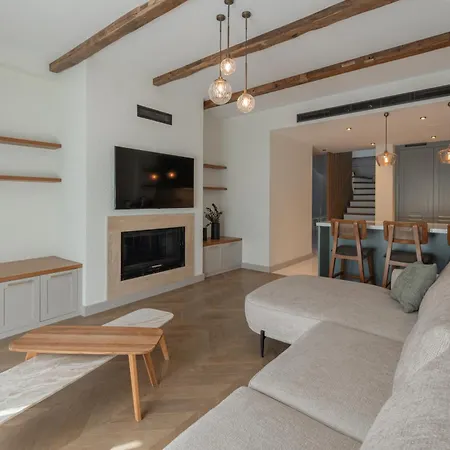 Mimosa Mansions Vila *