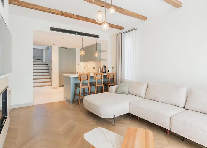 Mimosa Mansions Vila *